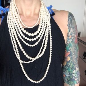 Statement pearl necklace